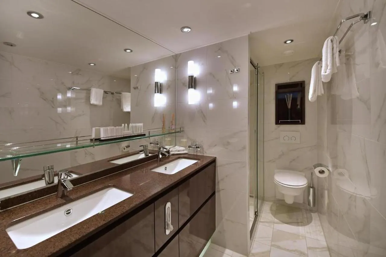 Fairtours Hotelschiff Rembrandt van Rijn Düsseldorf