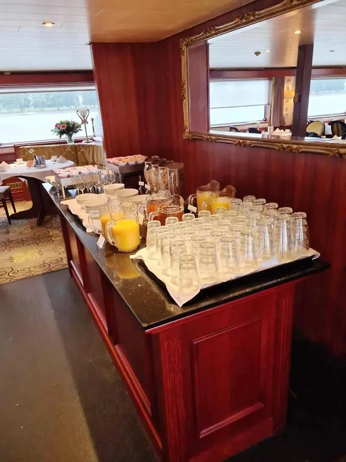 Fairtours Hotelschiff Rembrandt van Rijn Düsseldorf Allemagne