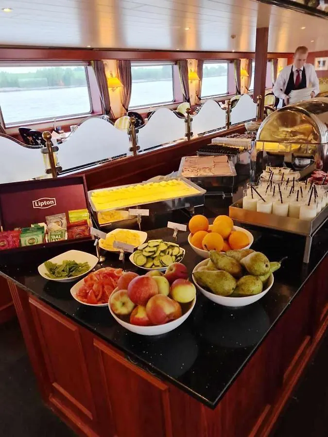 Bateau-hôtel Fairtours Hotelschiff Rembrandt van Rijn Düsseldorf