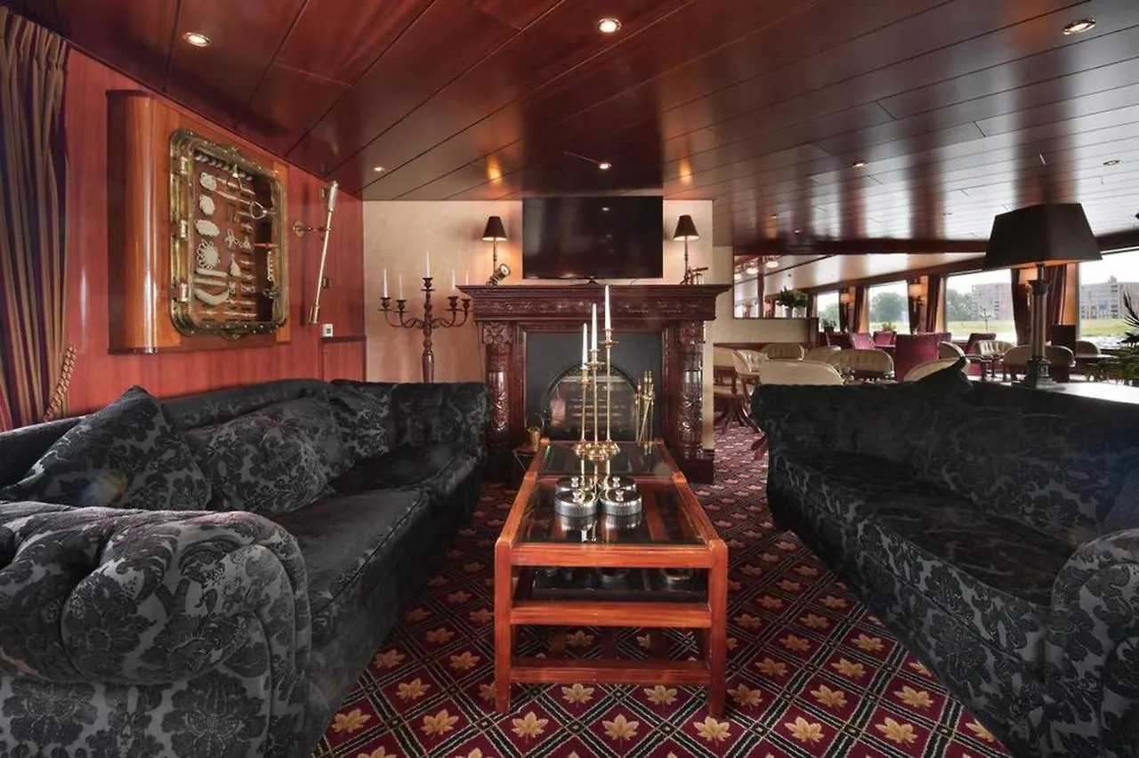 Fairtours Hotelschiff Rembrandt van Rijn Düsseldorf Bateau-hôtel