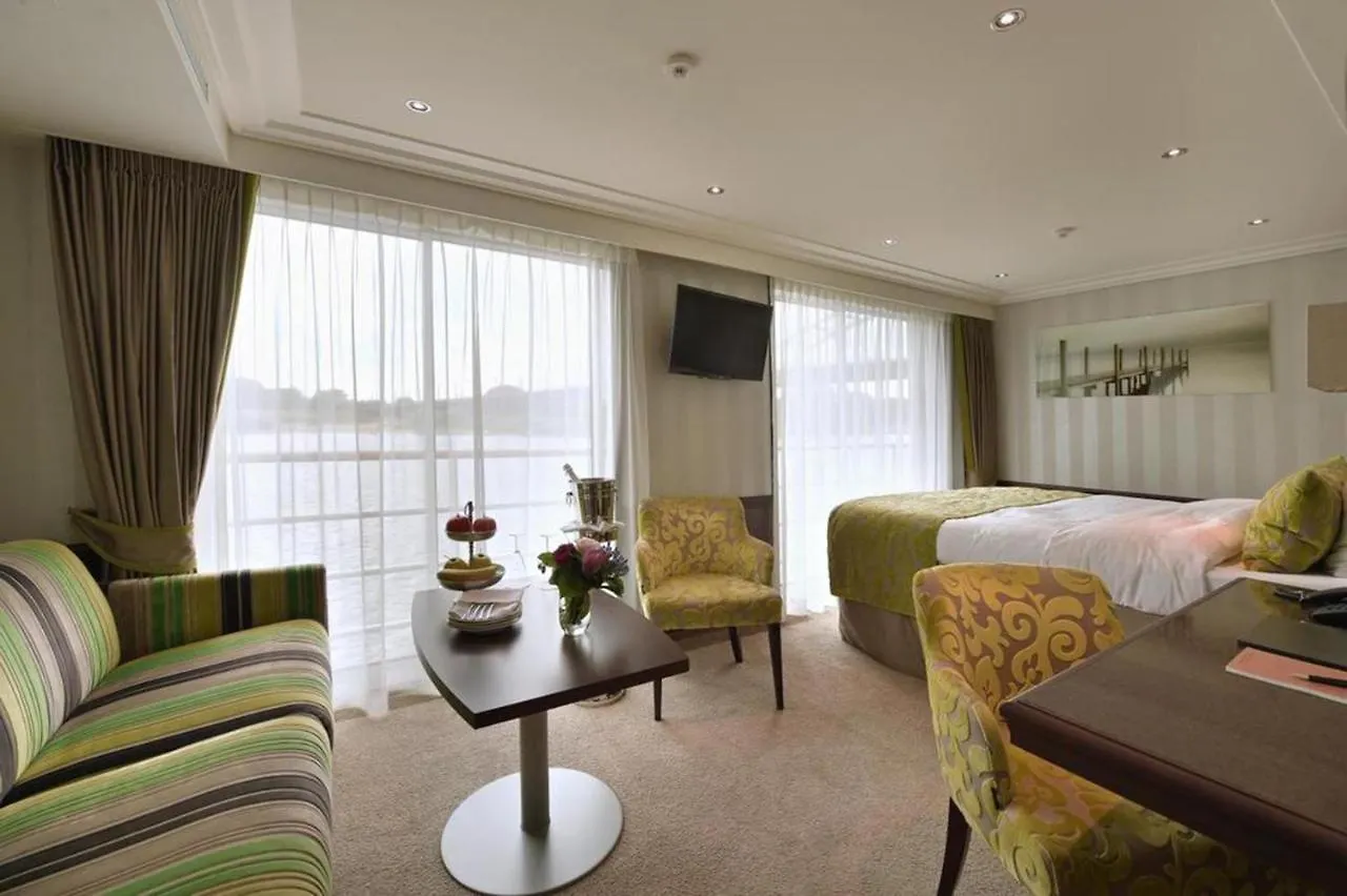 Fairtours Hotelschiff Rembrandt Van Rijn Düsseldorf Německo