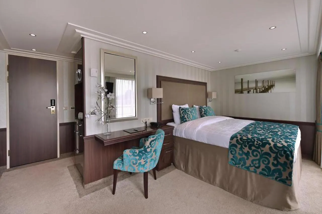 Fairtours Hotelschiff Rembrandt Van Rijn Düsseldorf
