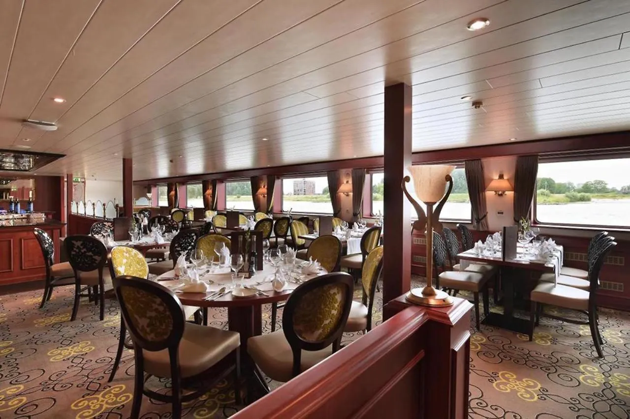 Fairtours Hotelschiff Rembrandt van Rijn Düsseldorf