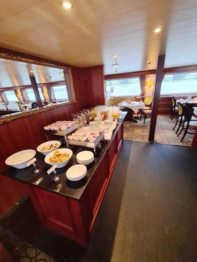 Fairtours Hotelschiff Rembrandt Van Rijn Düsseldorf