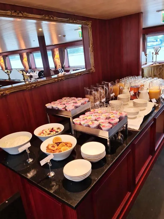 Fairtours Hotelschiff Rembrandt Van Rijn Dusseldorf